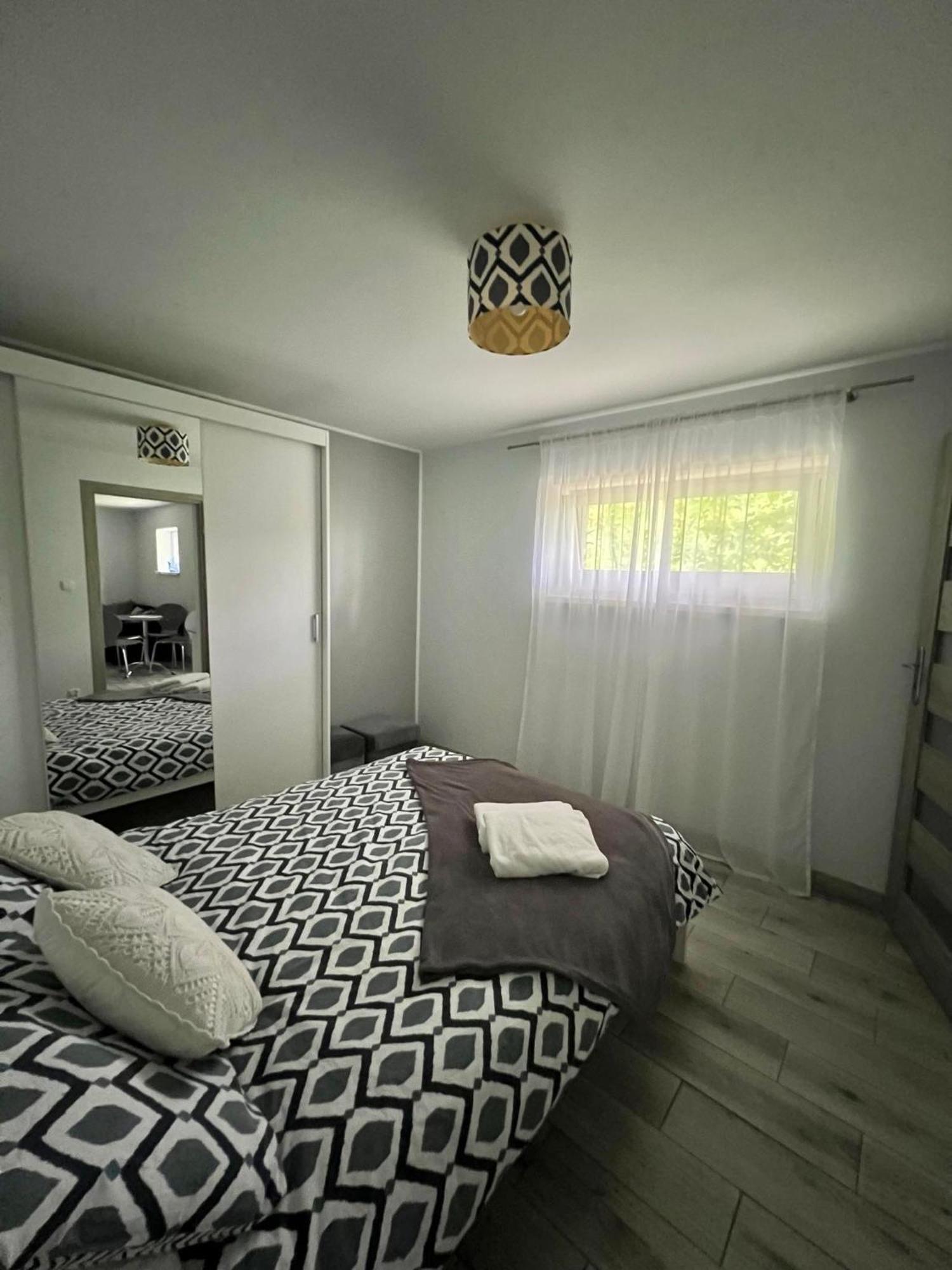 Apartament Guziczek โนวือตาร์ก ภายนอก รูปภาพ